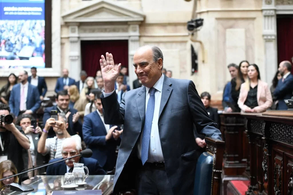En medio de la polémica por coimas, Guillermo Francos responde preguntas en Diputados
