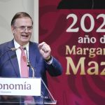 Fotografía del 12 de marzo de 2026 que muestra al secretario de Economía, Marcelo Ebrard, habalndo durante una rueda de prensa, en Ciudad de México (México). EFE/ José Méndez